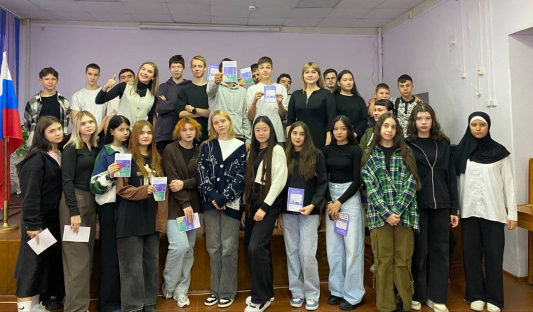 Выпускникам старшей школы презентовали программу студенческого туризма.