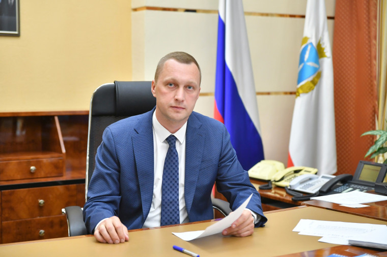 Поздравление Губернатора Р.В. Бусаргина с последним звонком.